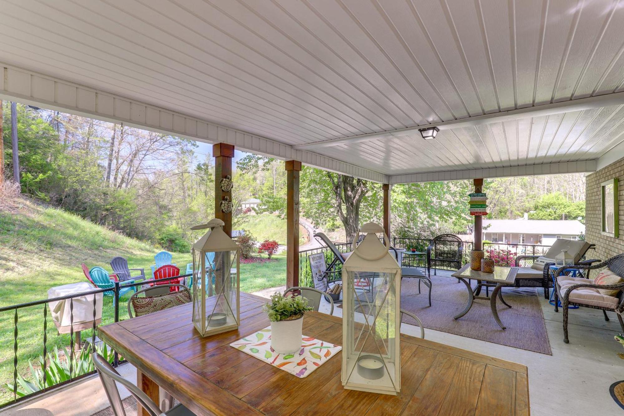 Updated Marshall Home With Fire Pit And Game Room! Екстер'єр фото