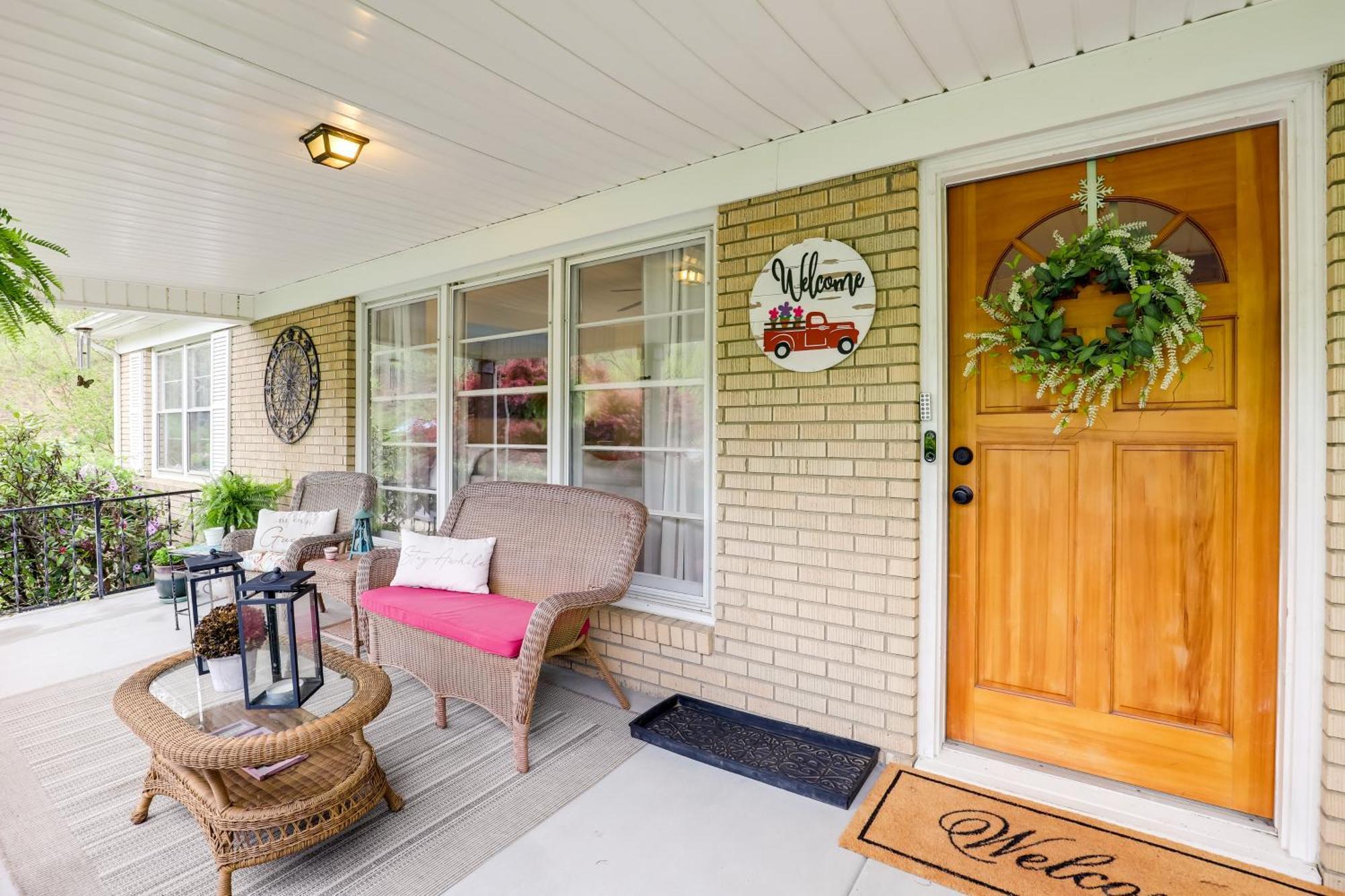 Updated Marshall Home With Fire Pit And Game Room! Екстер'єр фото